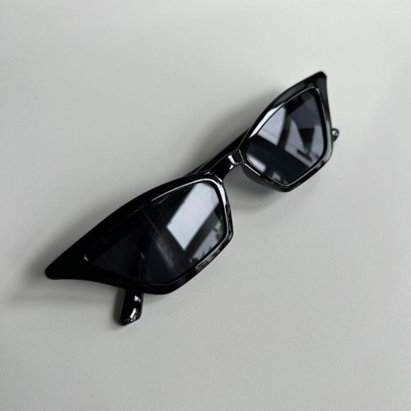 Vintage Y2K 90s 2000s unique retro style cute black sunglasses - Picture 1 of 8